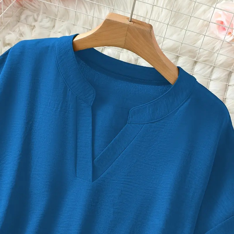 Isla | Lightweight Top with V-Neck